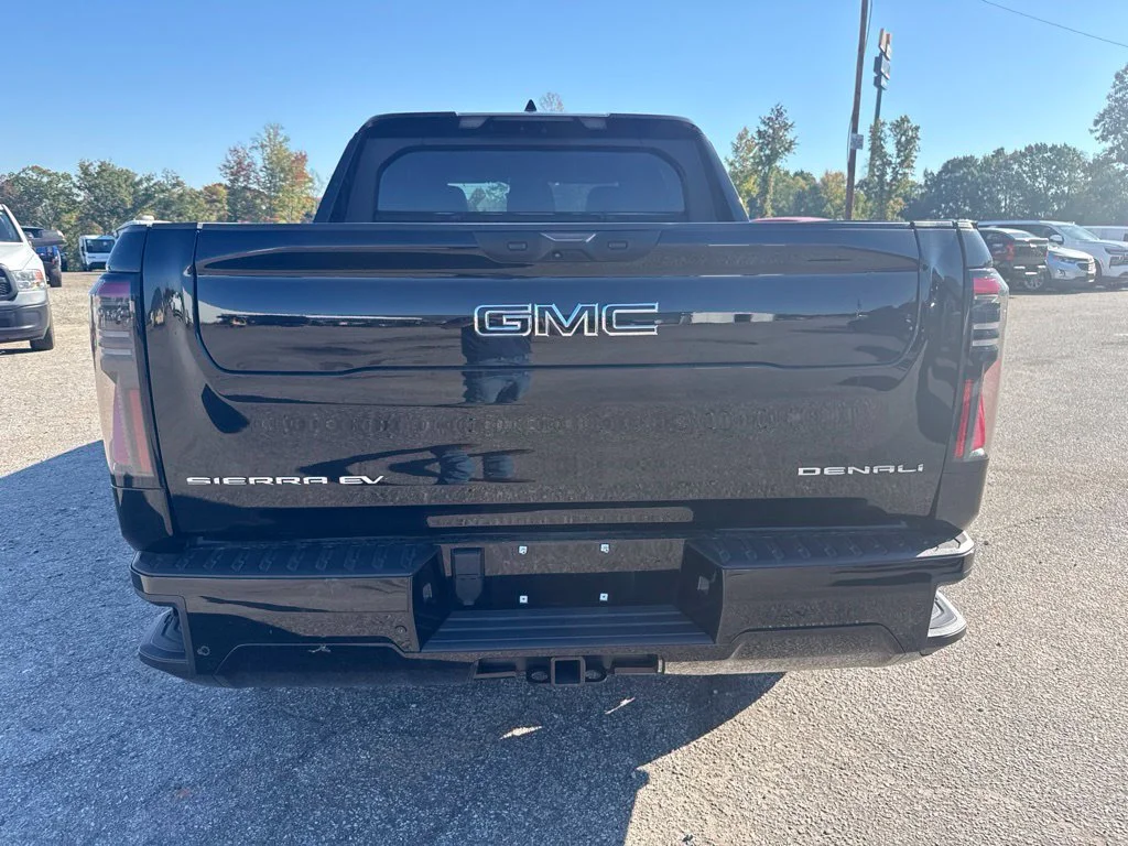 Used 2025 Black GMC Denali image 4