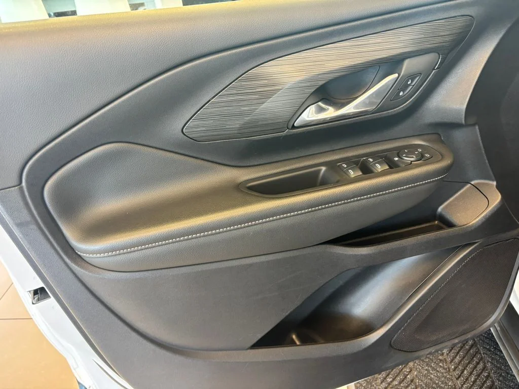 Used 2024 White GMC SLE image 13