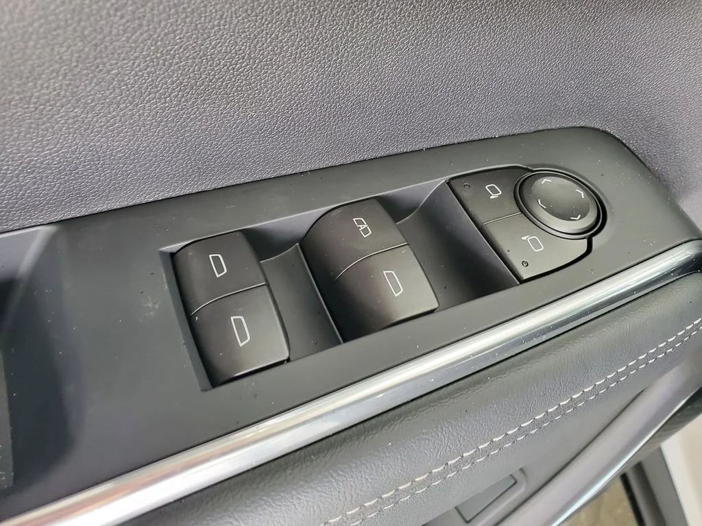 2026 GMC Acadia Elevation - Photo 9