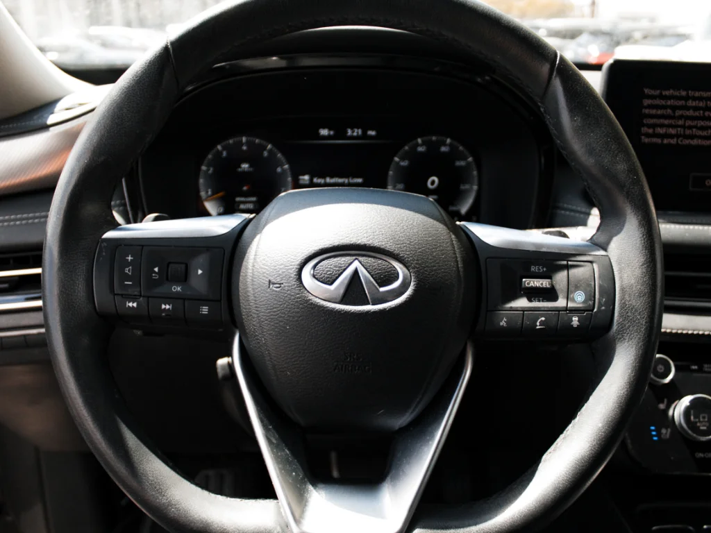 Used 2023  INFINITI Luxe image 12