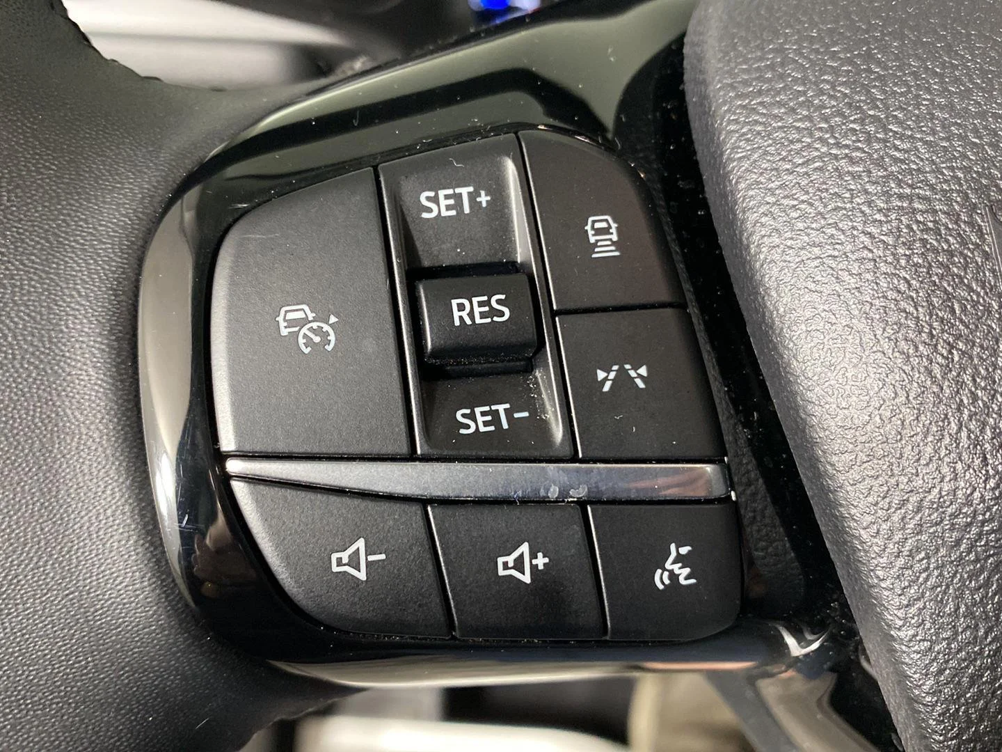 Used 2023 Oxford White Ford Active image 11