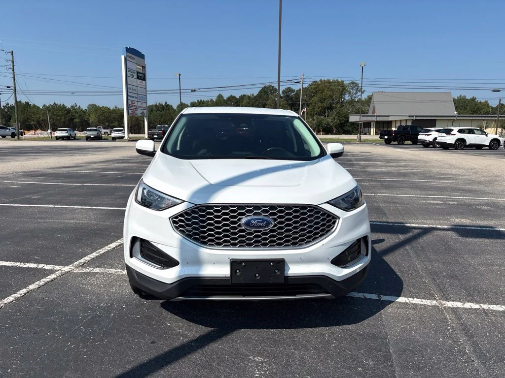 Used 2024 Oxford White Ford SEL image 8