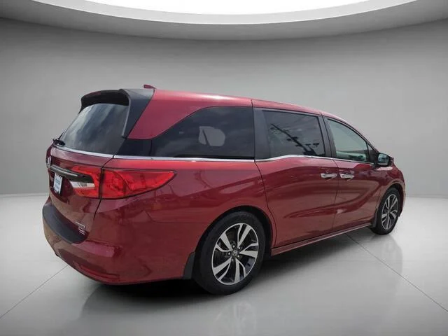 Used 2022 Radiant Red Metallic II Honda Touring image 5