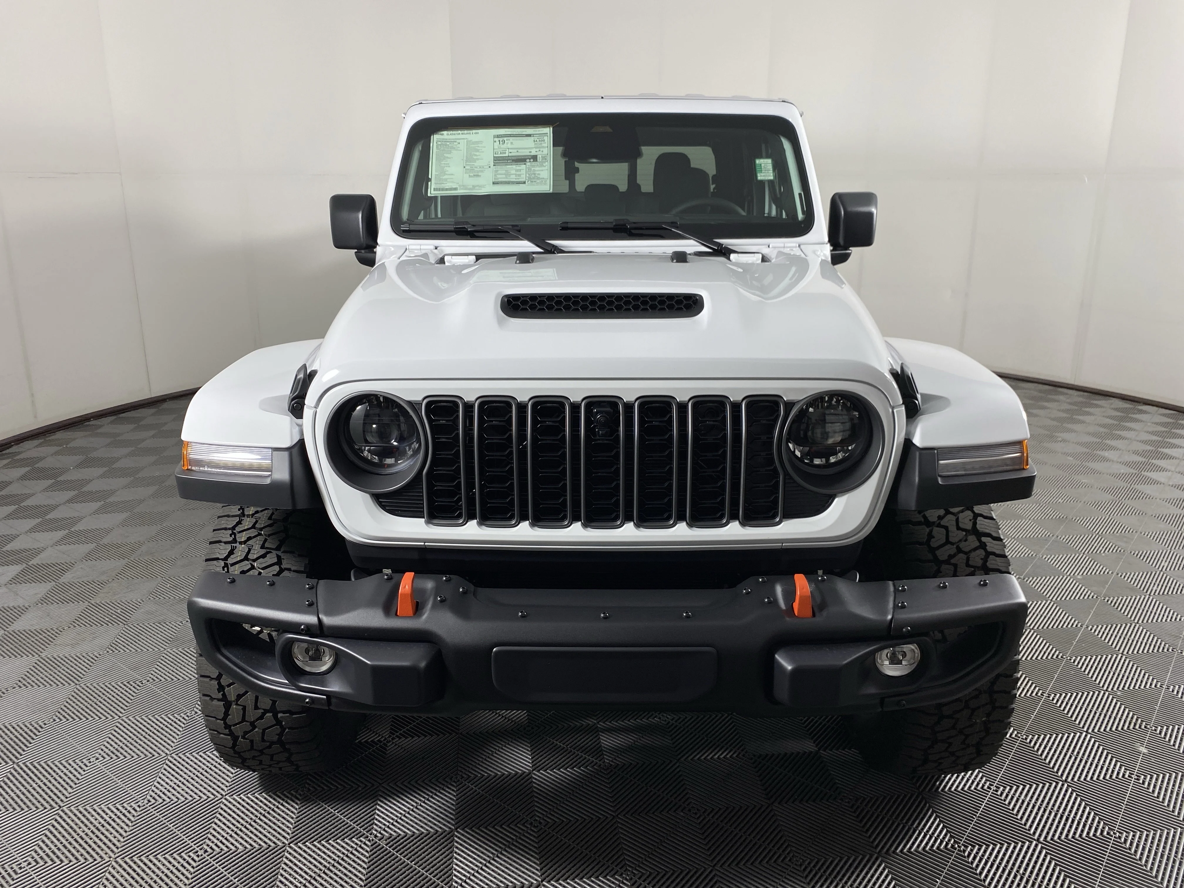 New 2026 Bright White Clear-Coat Exterior Paint Jeep Mojave X image 11