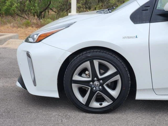 Used 2022 White . Toyota Limited image 8