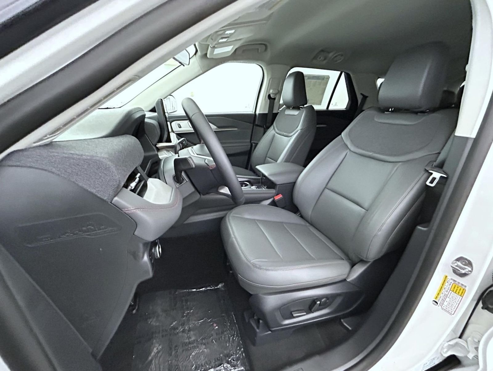New 2026 Star White Metallic Tri-Coat Ford Active image 10