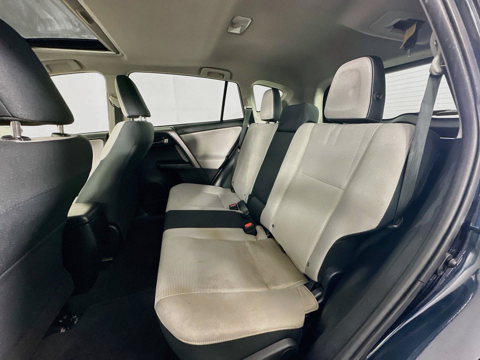 Used 2018 Galactic Aqua Mica Toyota XLE image 23