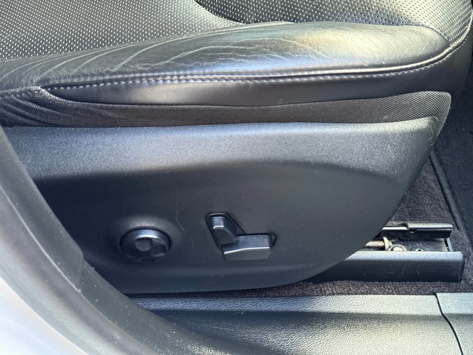 Used 2019 Bright White Clearcoat Jeep Limited image 39