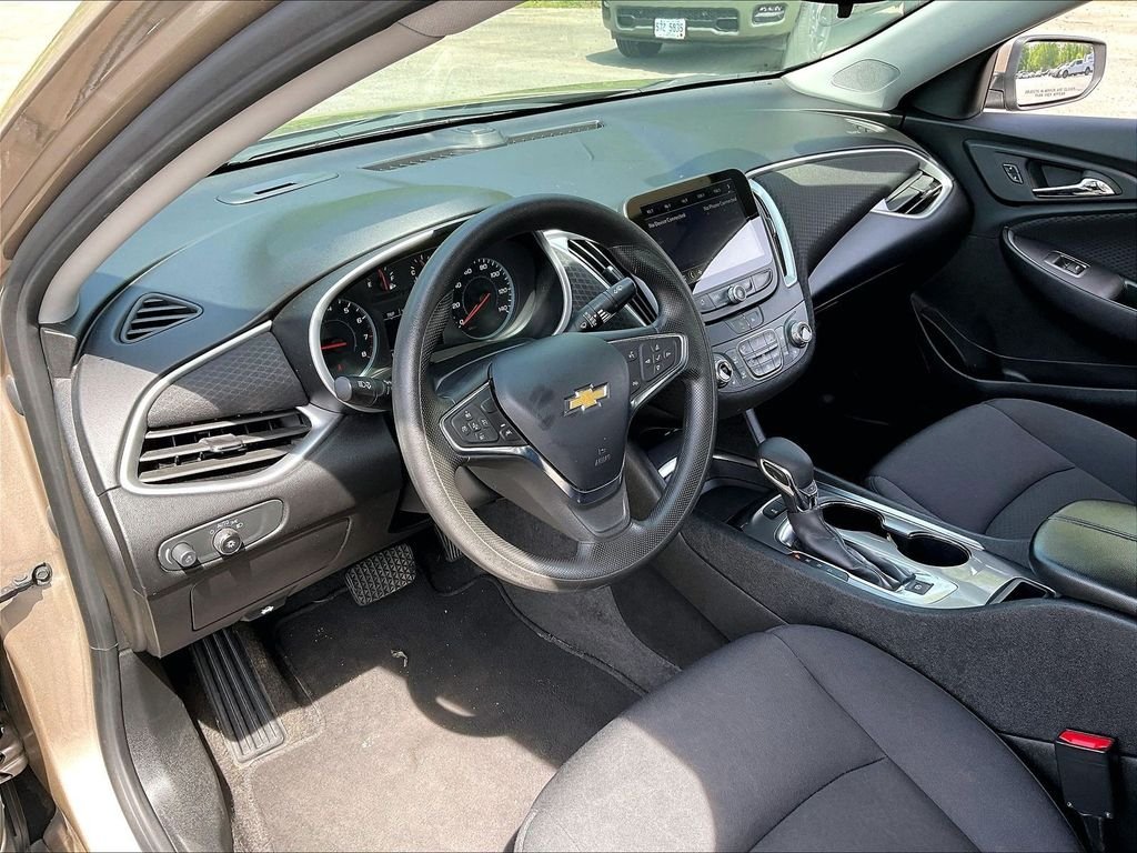 Used 2024 Gray Chevrolet LT image 8