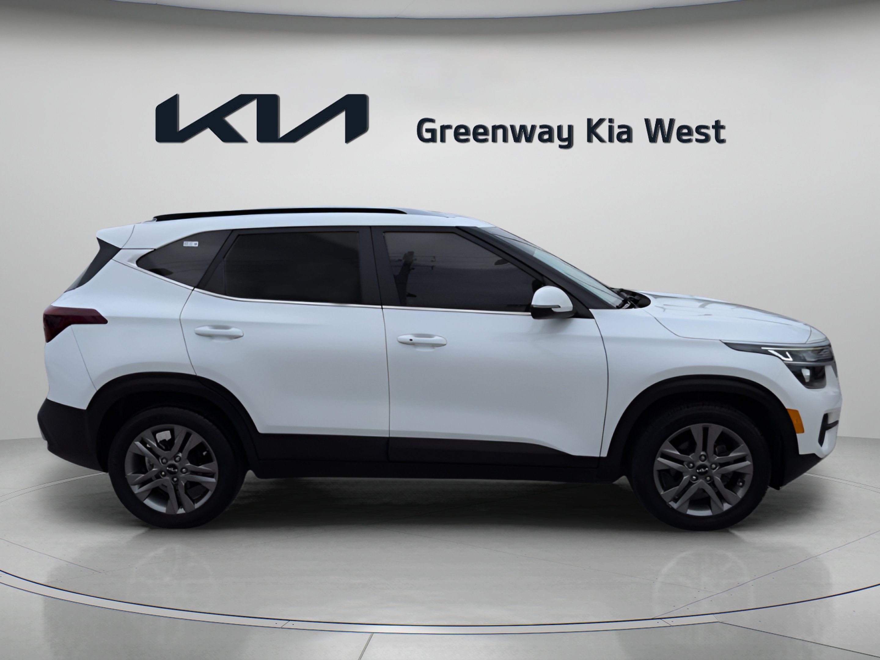 Certified Used 2022 Snow White Pearl Kia S image 9