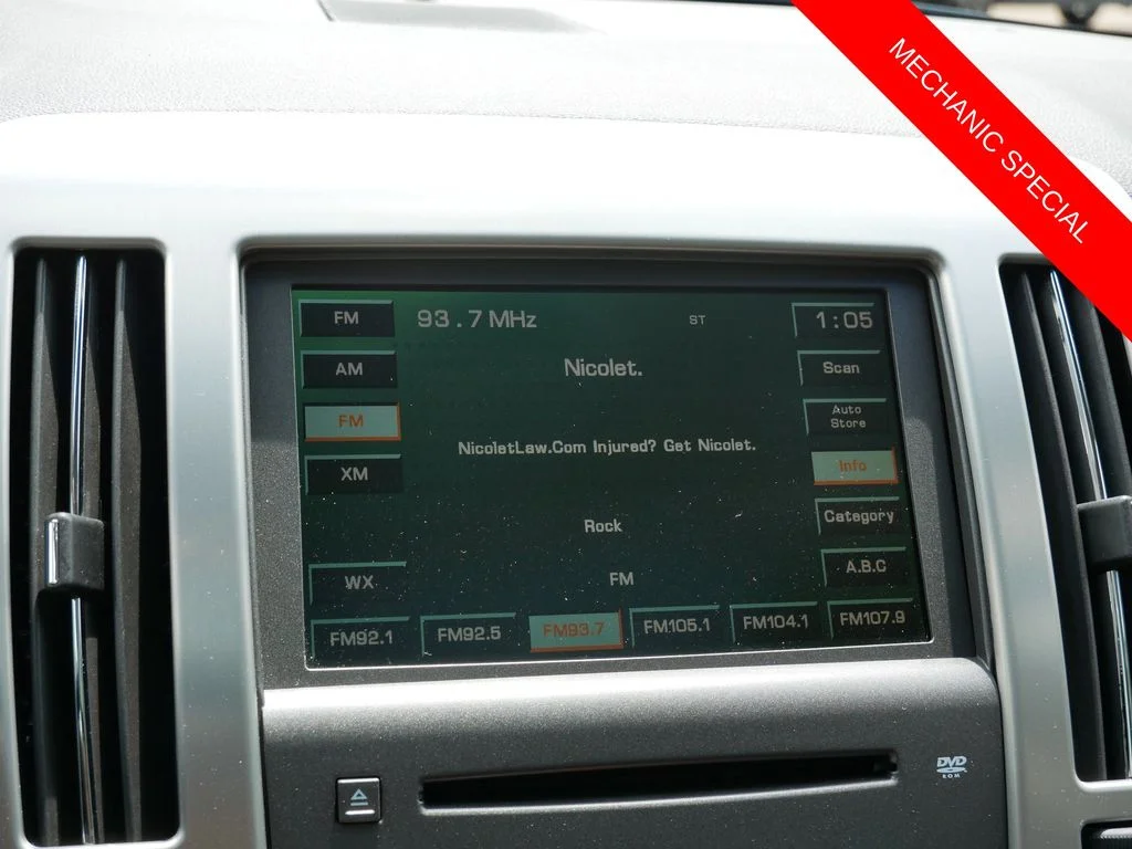 Used 2009 Red Cadillac V8 image 21