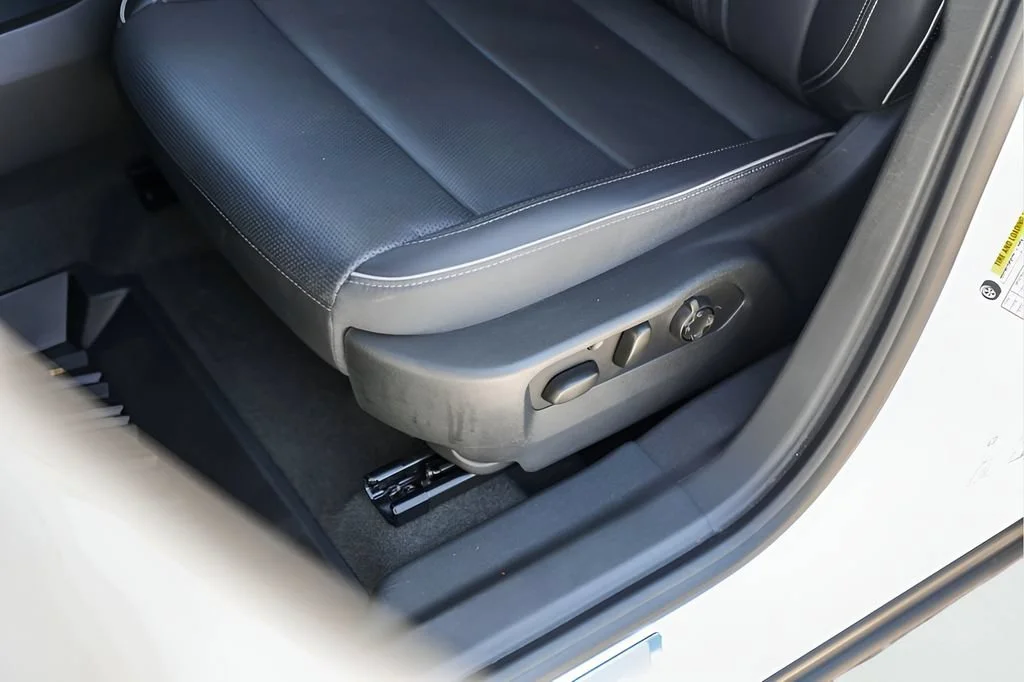Used 2024 White Frost Tricoat Buick Avenir image 11