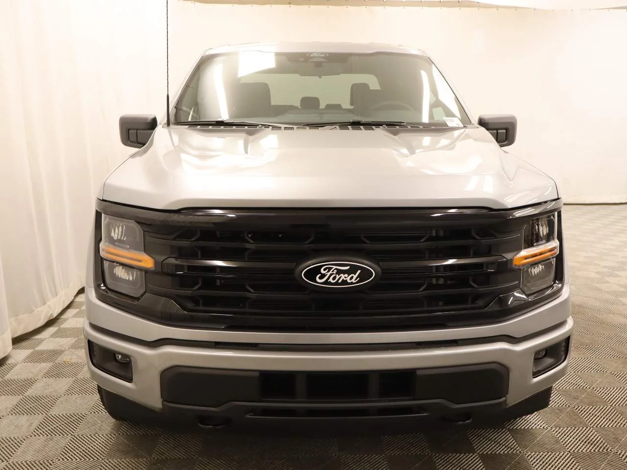 New 2026 Iconic Silver Metallic Ford XLT image 4