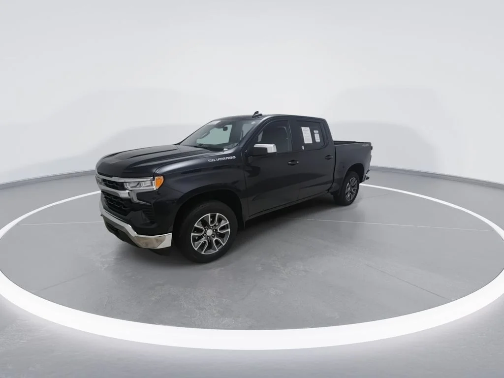 Used 2024 Gray Chevrolet LT image 5