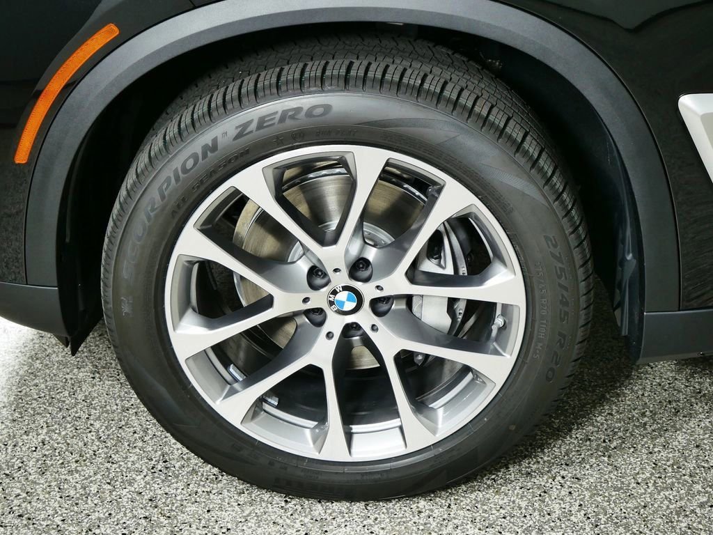 Certified Used 2026 Black Sapphire Metallic BMW xDrive40i image 22