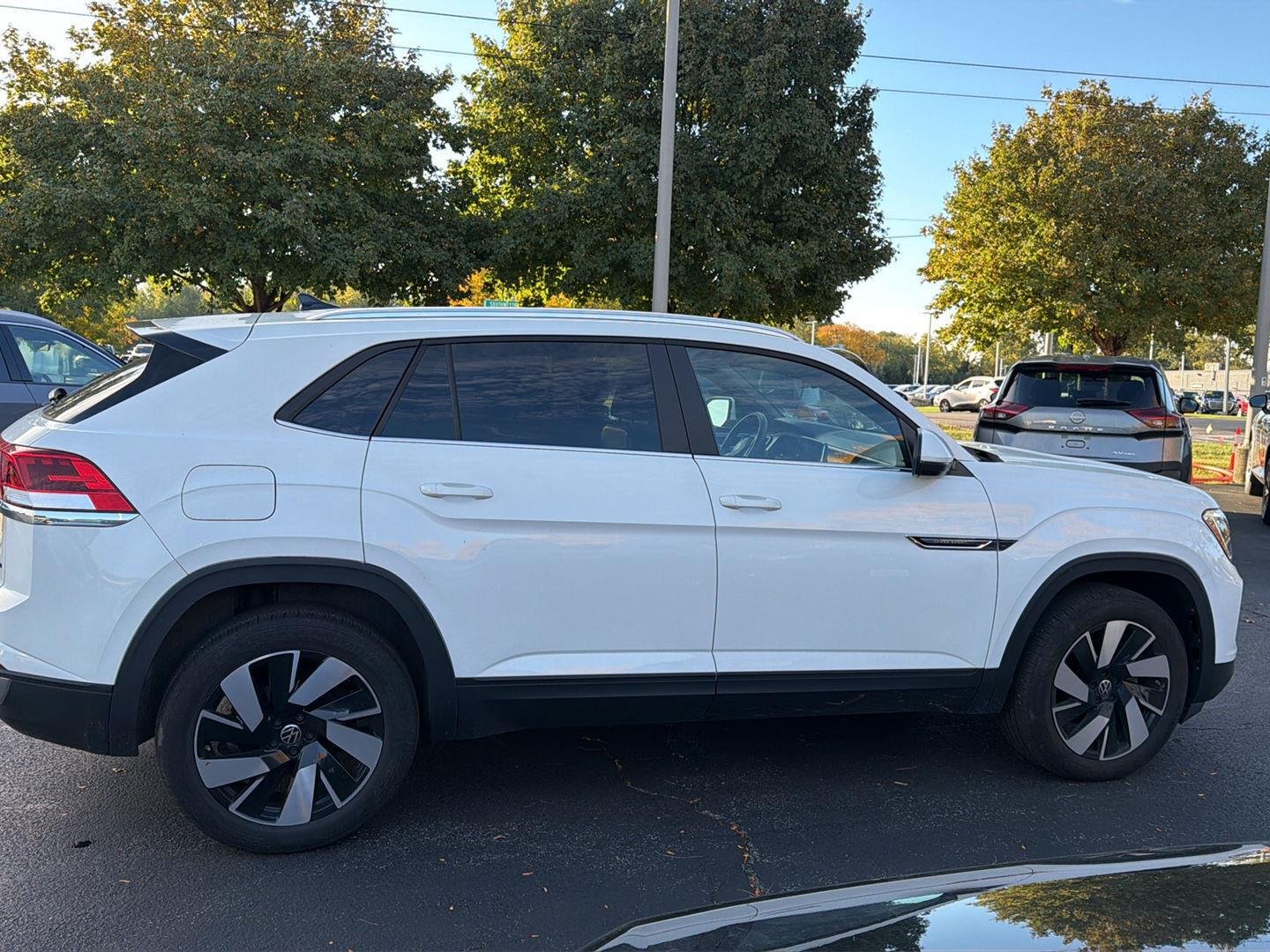 Used 2024 Pure White Volkswagen 2.0T SE w/Technology image 18