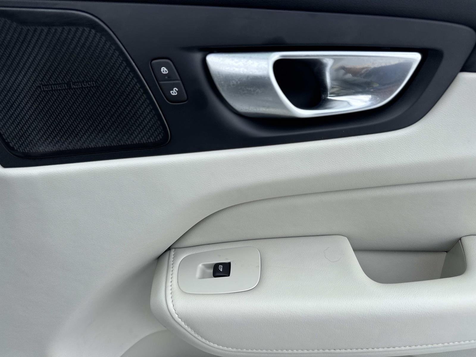 Used 2024 Vapour Grey Metallic Volvo Plus Dark Theme image 14