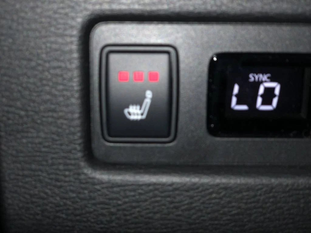Used 2022 Mercury Gray Metallic Mitsubishi SEL image 35