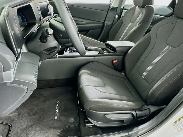 New 2026 Hyundai ELANTRA SE