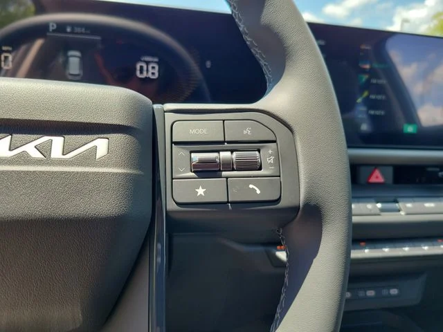 New 2027 Frost Blue / Black Roof Kia S image 17