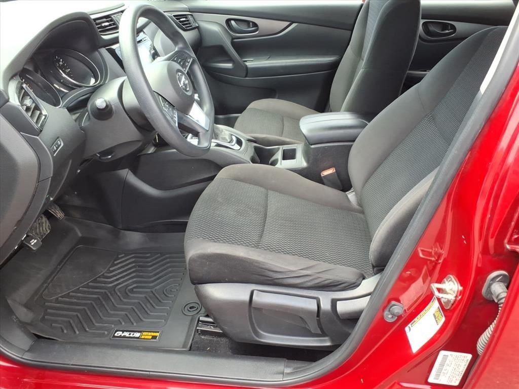 Used 2018 Ruby Nissan S image 13