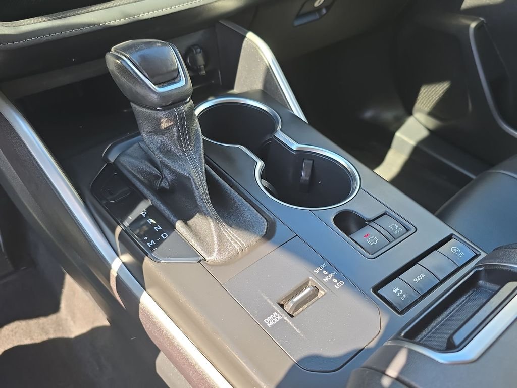 Used 2022 Silver Toyota XLE image 31