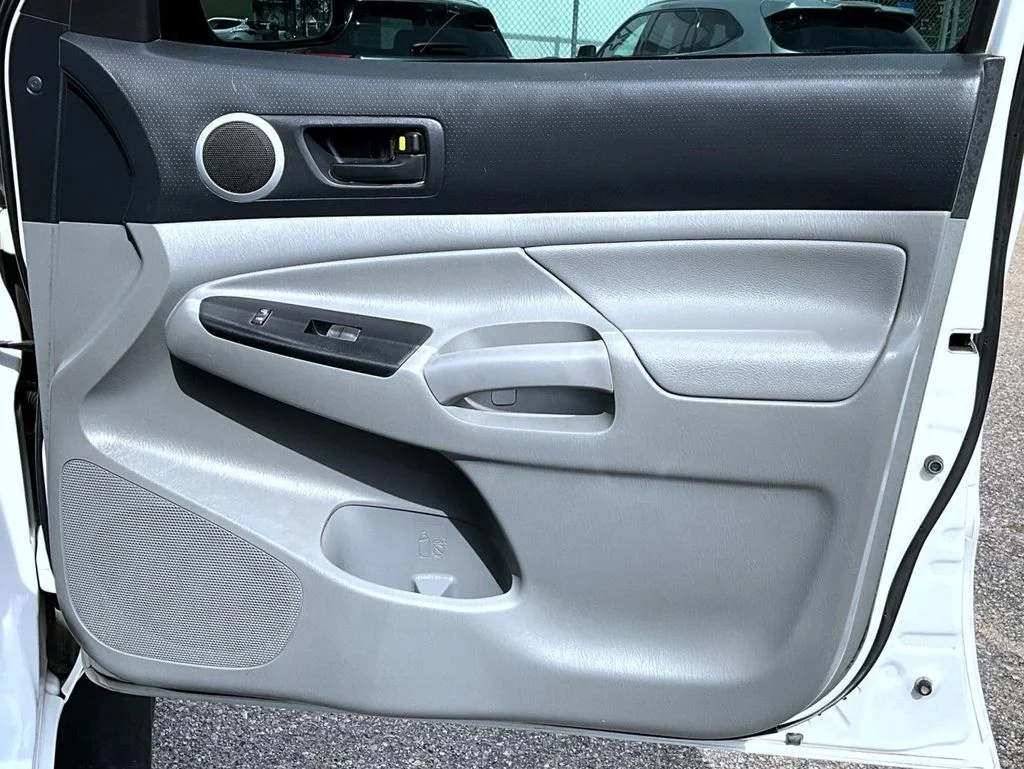 Used 2014 White Toyota Base image 15