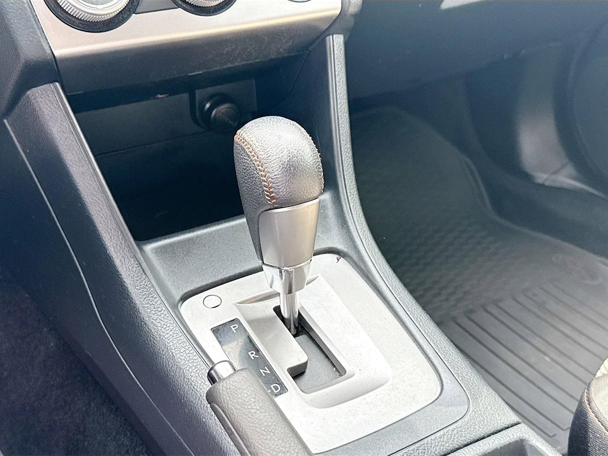 Used 2016 Quartz Blue Pearl Subaru Premium image 27
