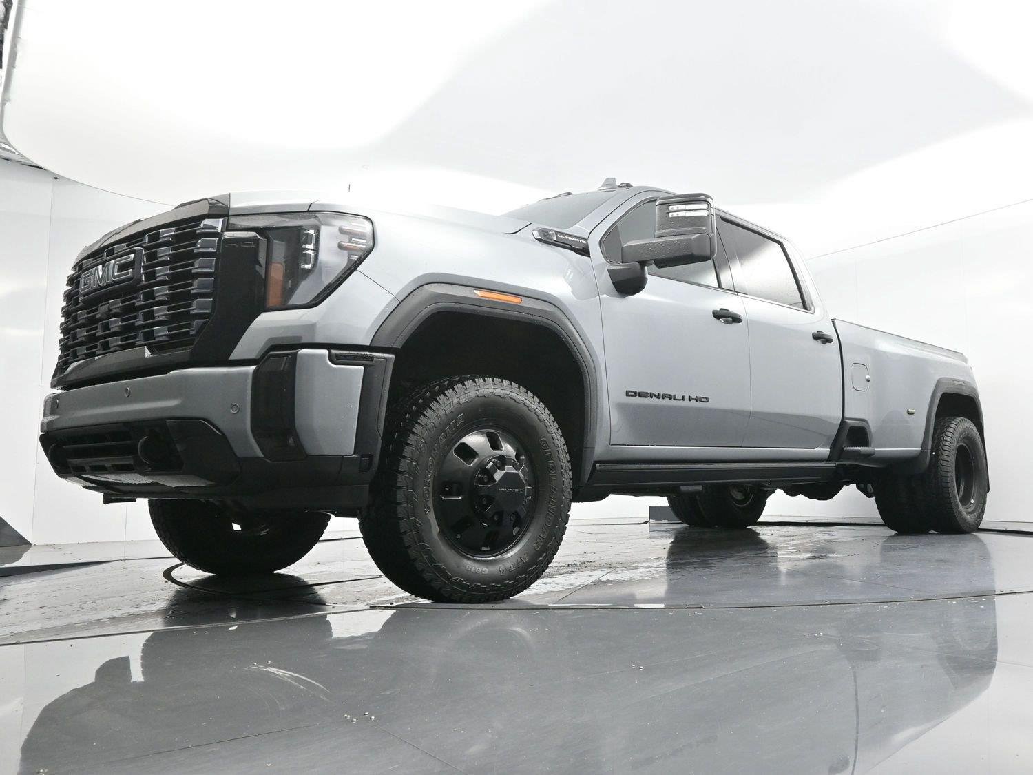 Used 2025 Sterling Metallic GMC Denali Ultimate DRW image 49