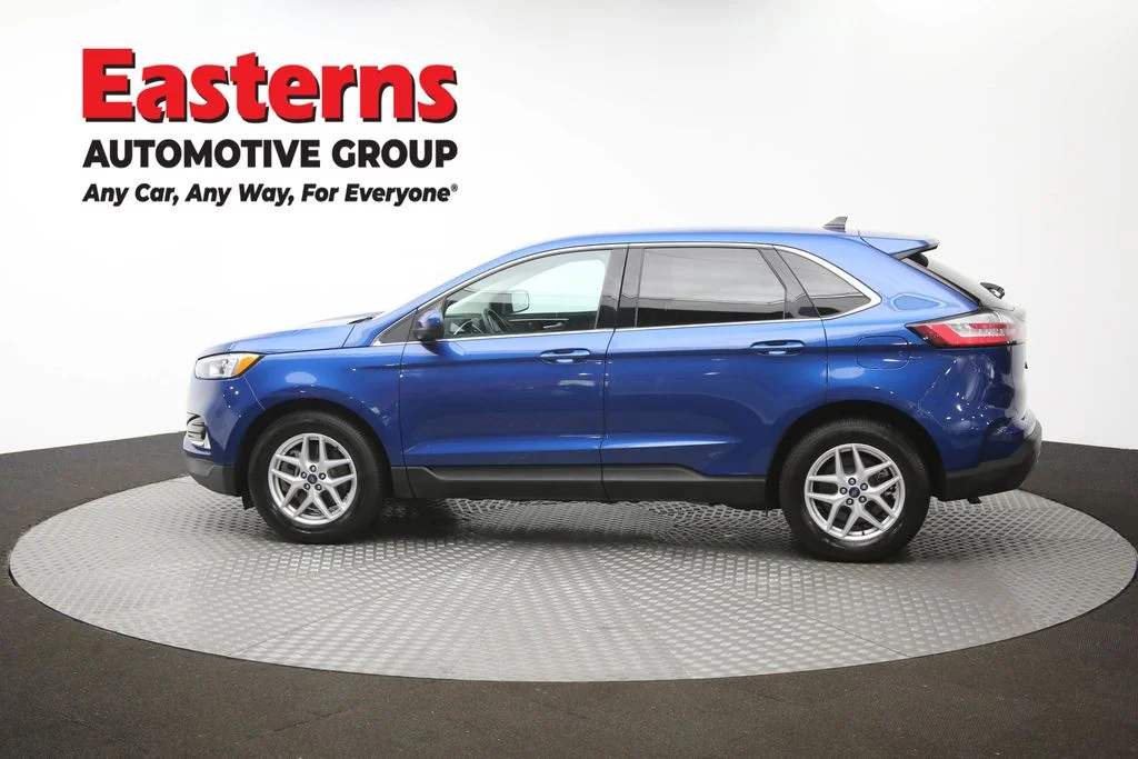 Used 2021 Blue Ford SEL image 59