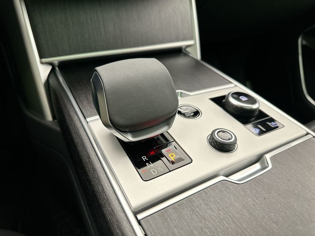 New 2027 Fuji White Land Rover SE image 12
