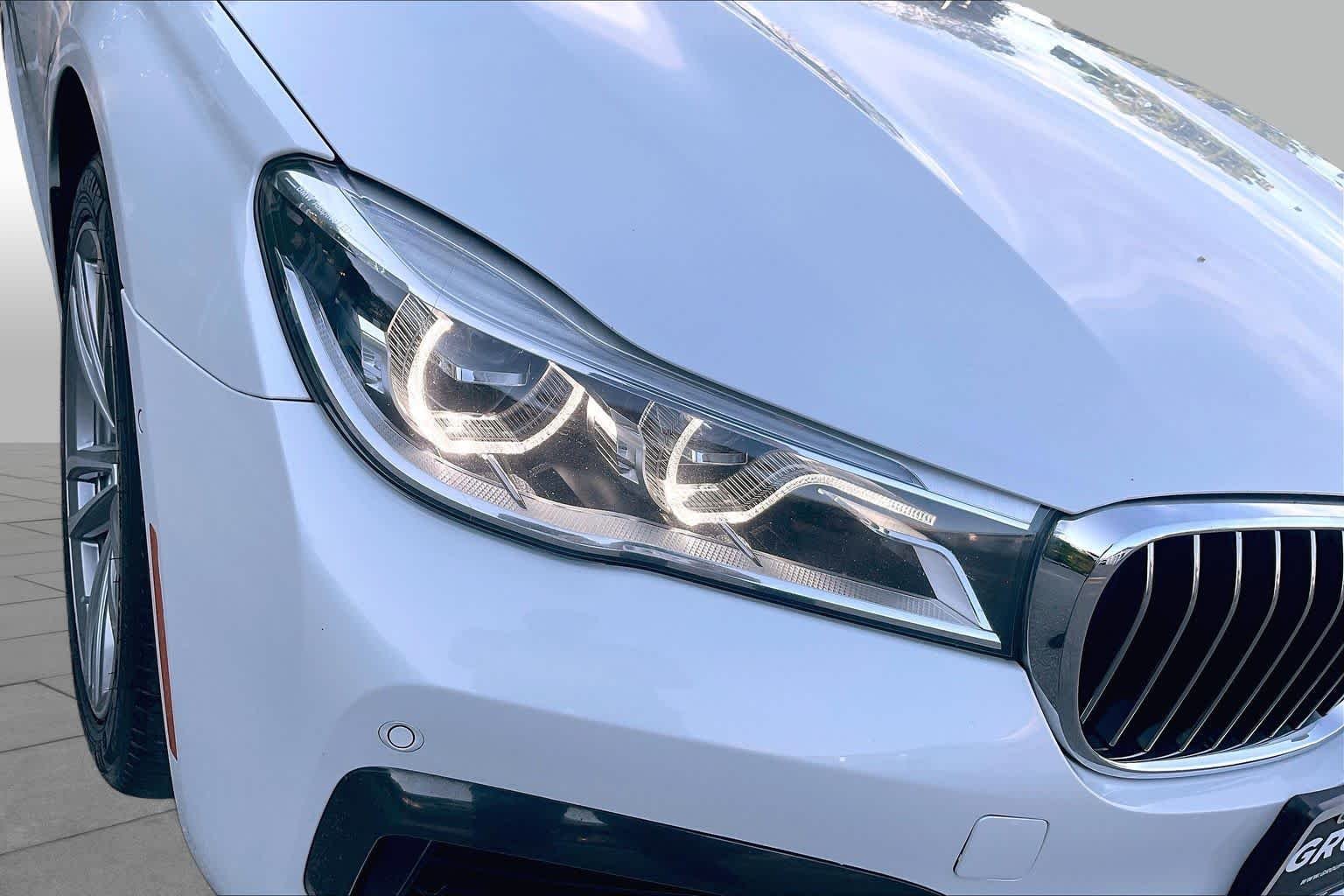 Used 2019 Mineral White Metallic BMW 750i xDrive image 26
