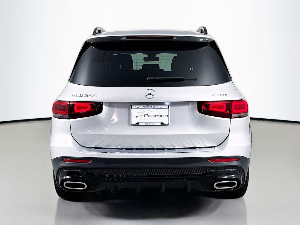 Used 2023 Silver Mercedes-Benz GLB 250 image 10