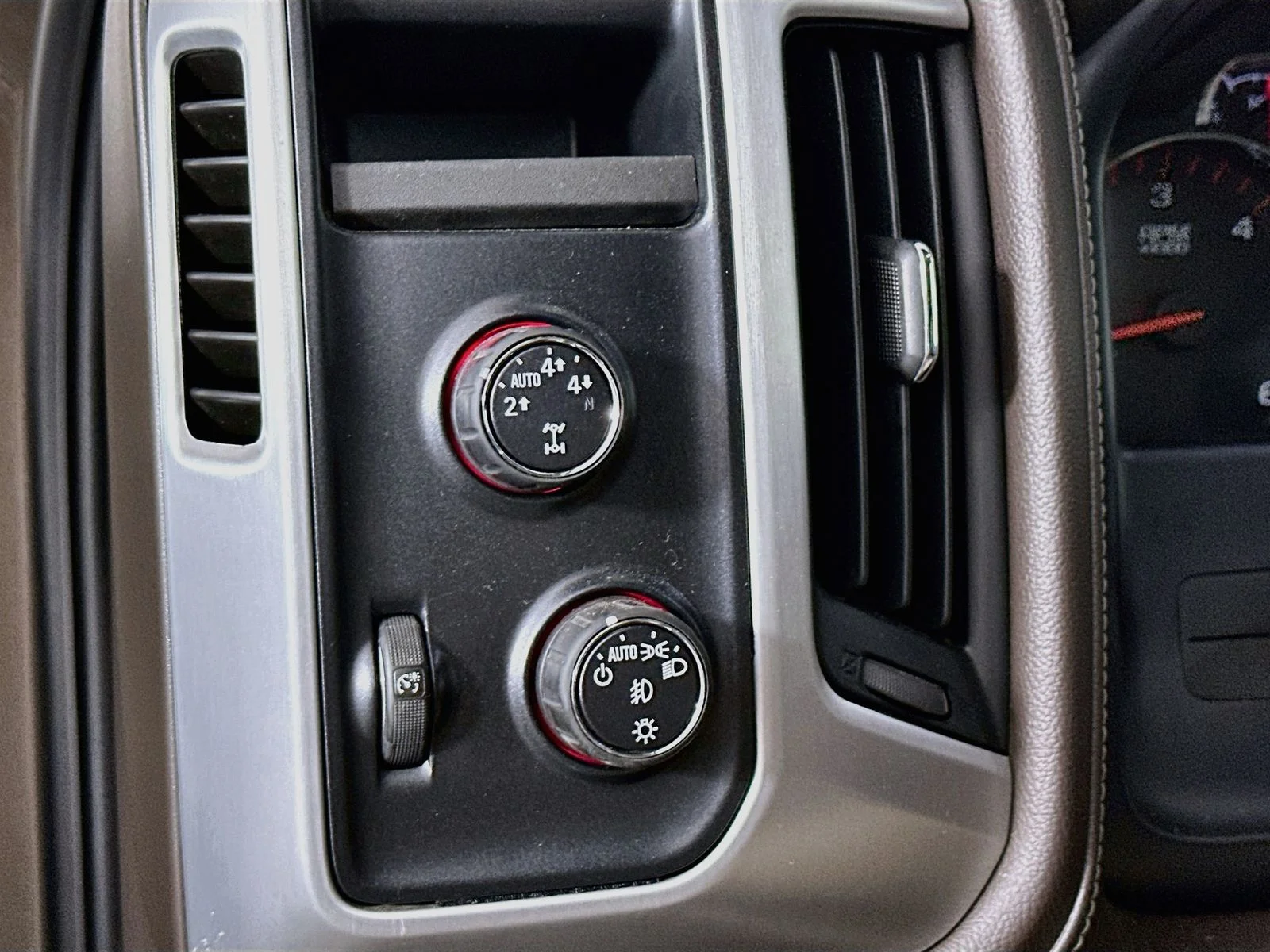 Used 2015 Bronze Alloy Metallic GMC SLT image 11