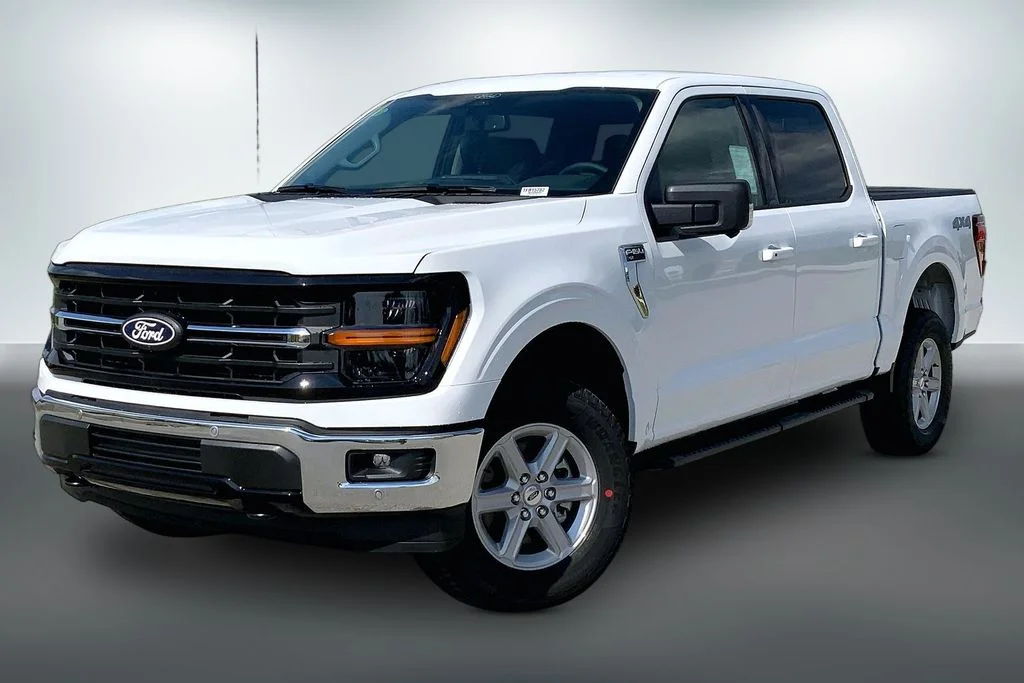 New 2026 White Ford XLT image 2