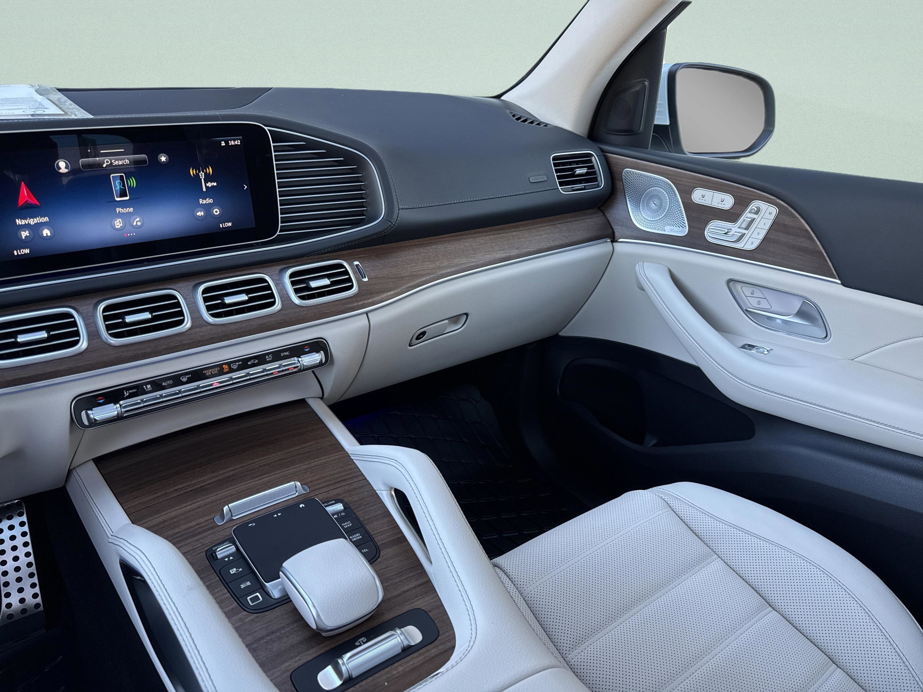 Used 2026 Polar White Mercedes-Benz GLS 450 image 34