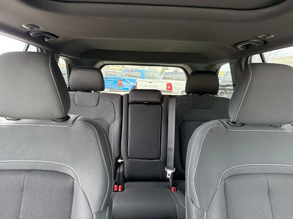 New 2026 Bright White Clear-Coat Exterior Paint Jeep Laredo image 26