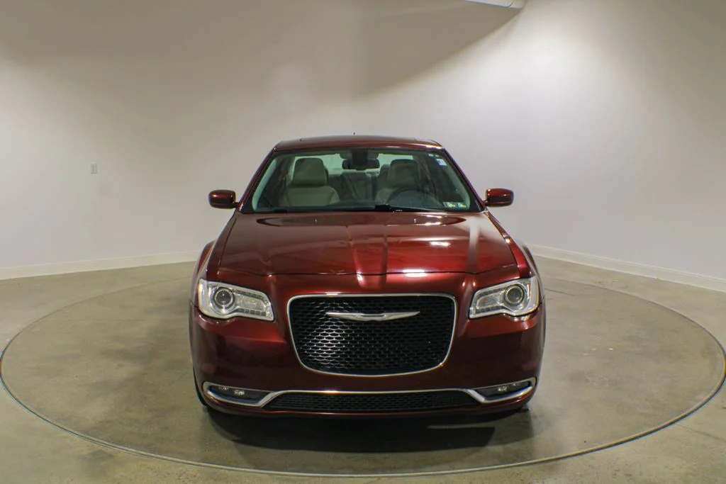 Used 2015 Velvet Chrysler Limited image 8