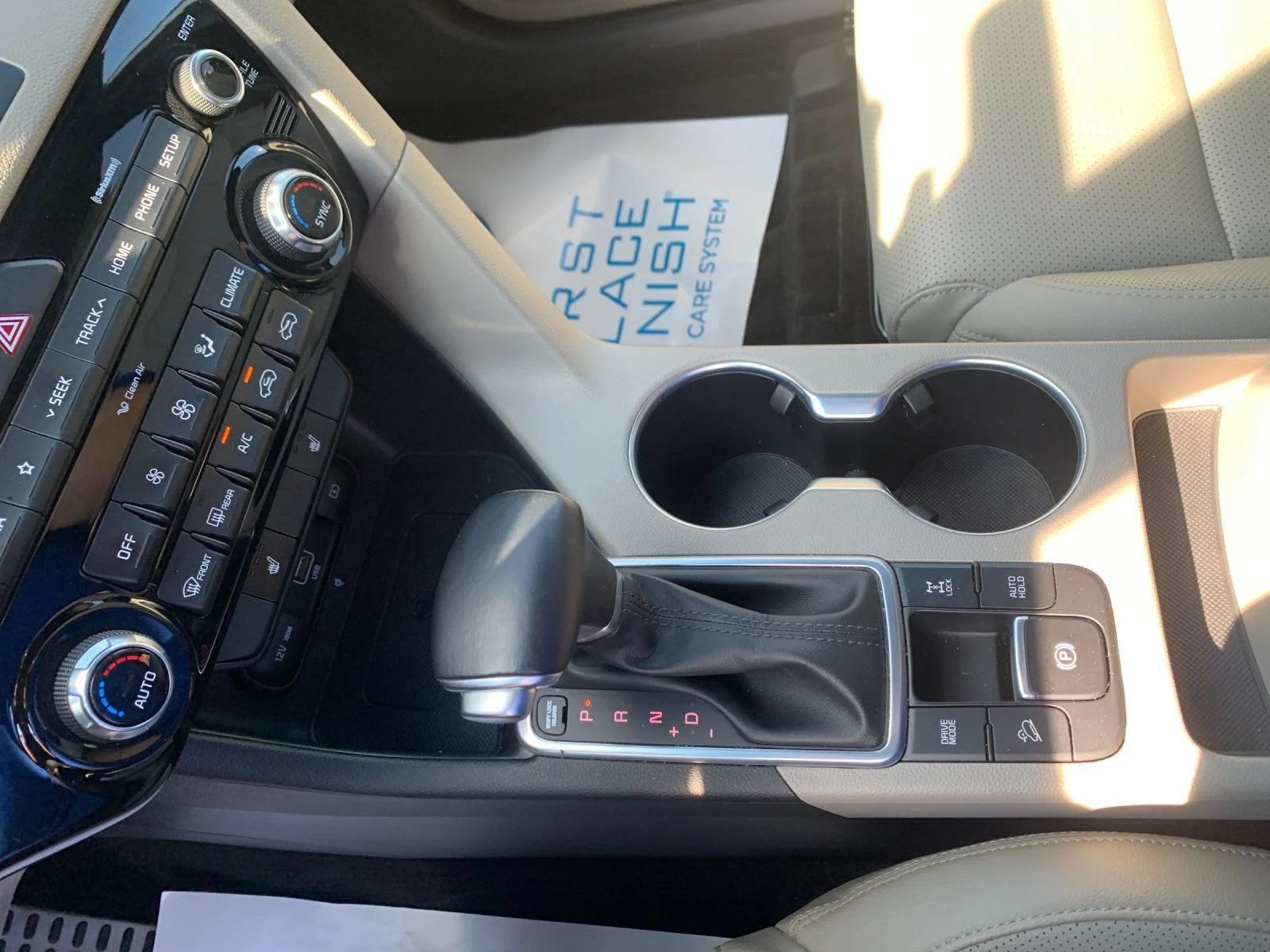 Used 2022 White Kia Nightfall Edition image 23