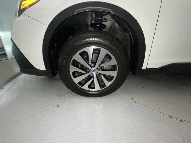 Used 2022 White Subaru 2.5i image 10