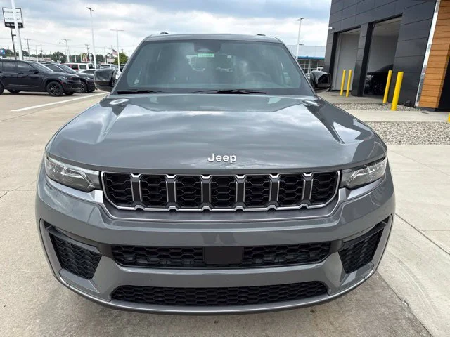 New 2027 Gray Jeep Limited image 10