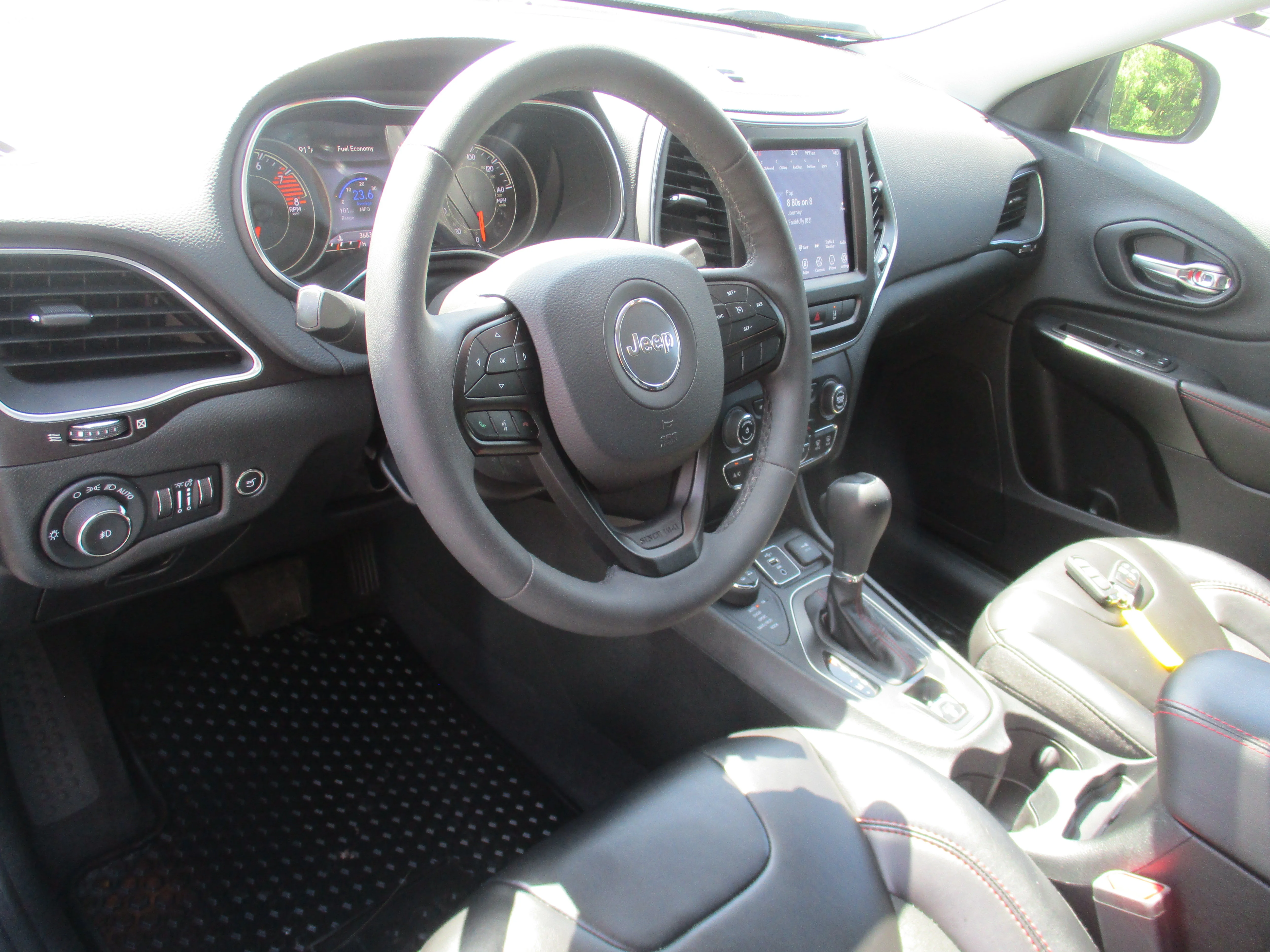 Used 2022 Hydro Blue Pearlcoat Jeep Trailhawk image 32