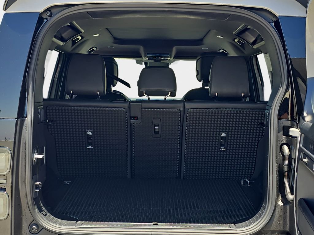 2026 Land Rover Defender X-Dynamic SE - Photo 12