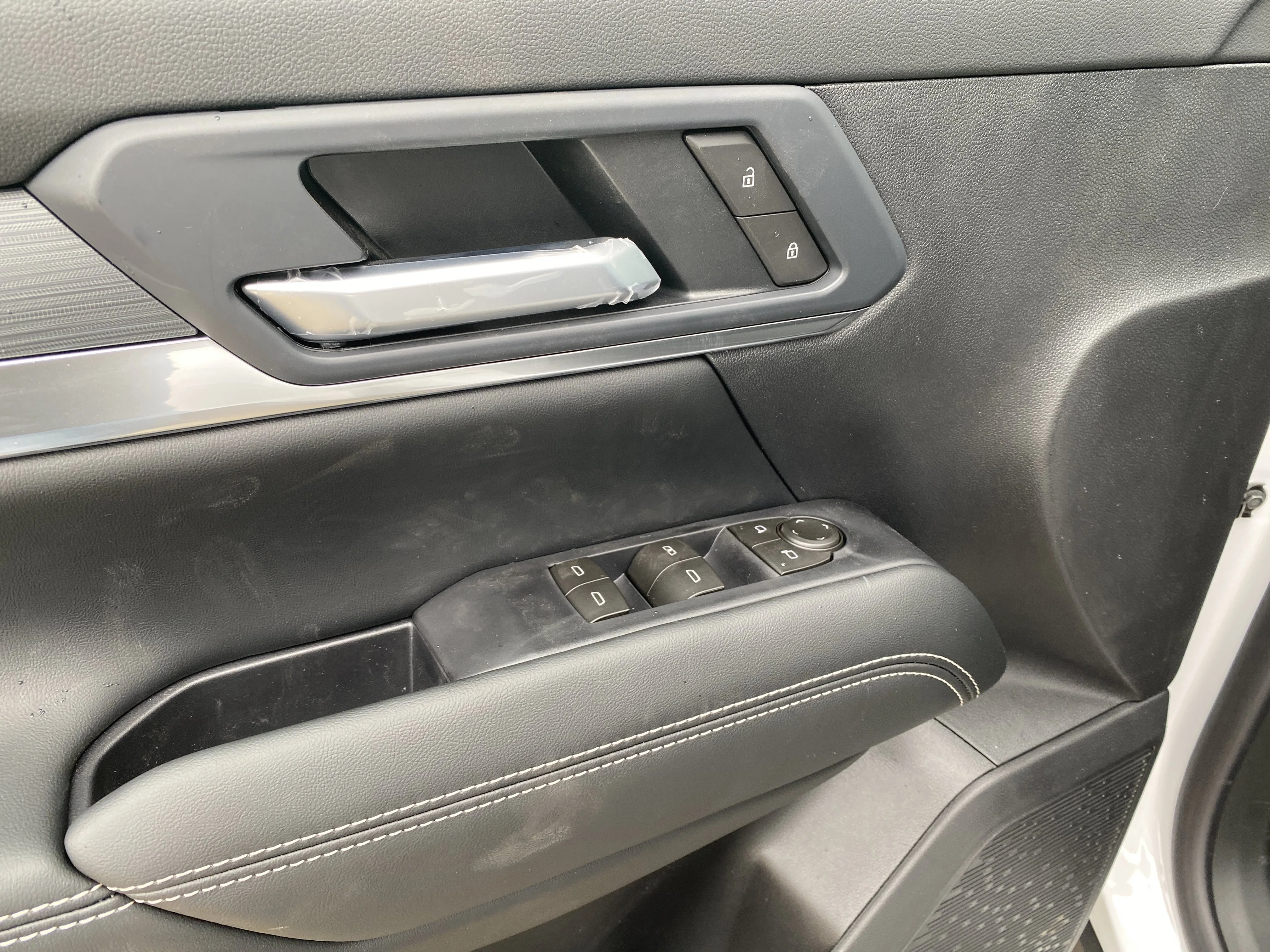 New 2026 Summit White GMC AWD Elevation image 23