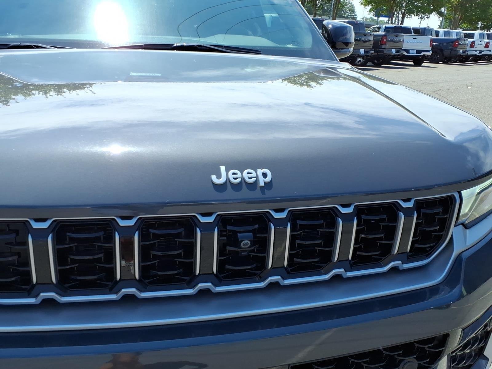 New 2026 Baltic Gray Metallic Clear-Coat Exterior Paint Jeep Summit image 14