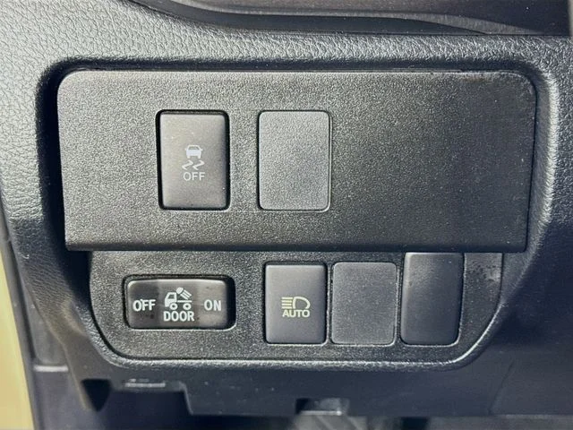 Certified Used 2020  Toyota SR5 image 10
