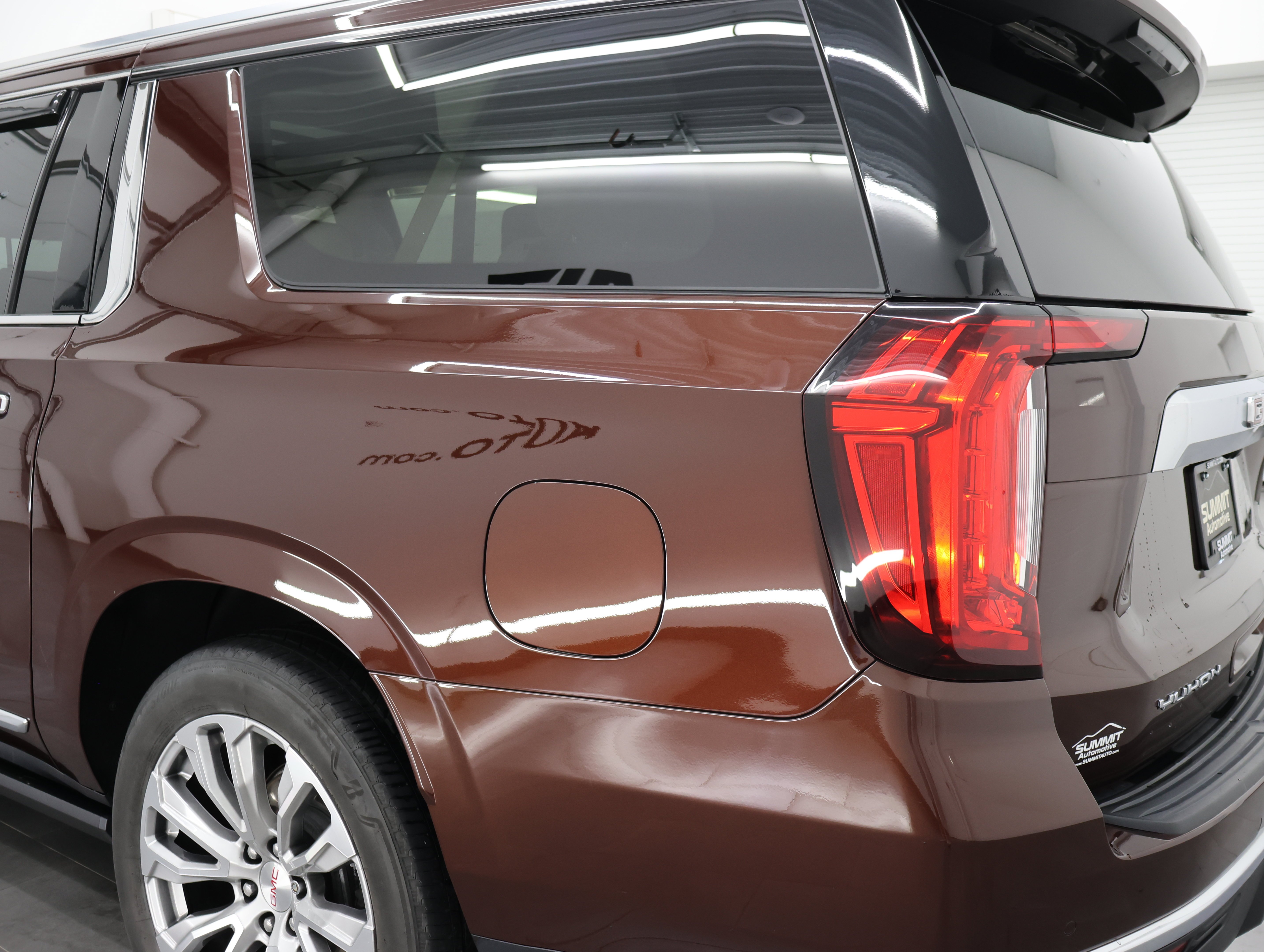 Used 2022 Redwood Metallic GMC Denali image 36