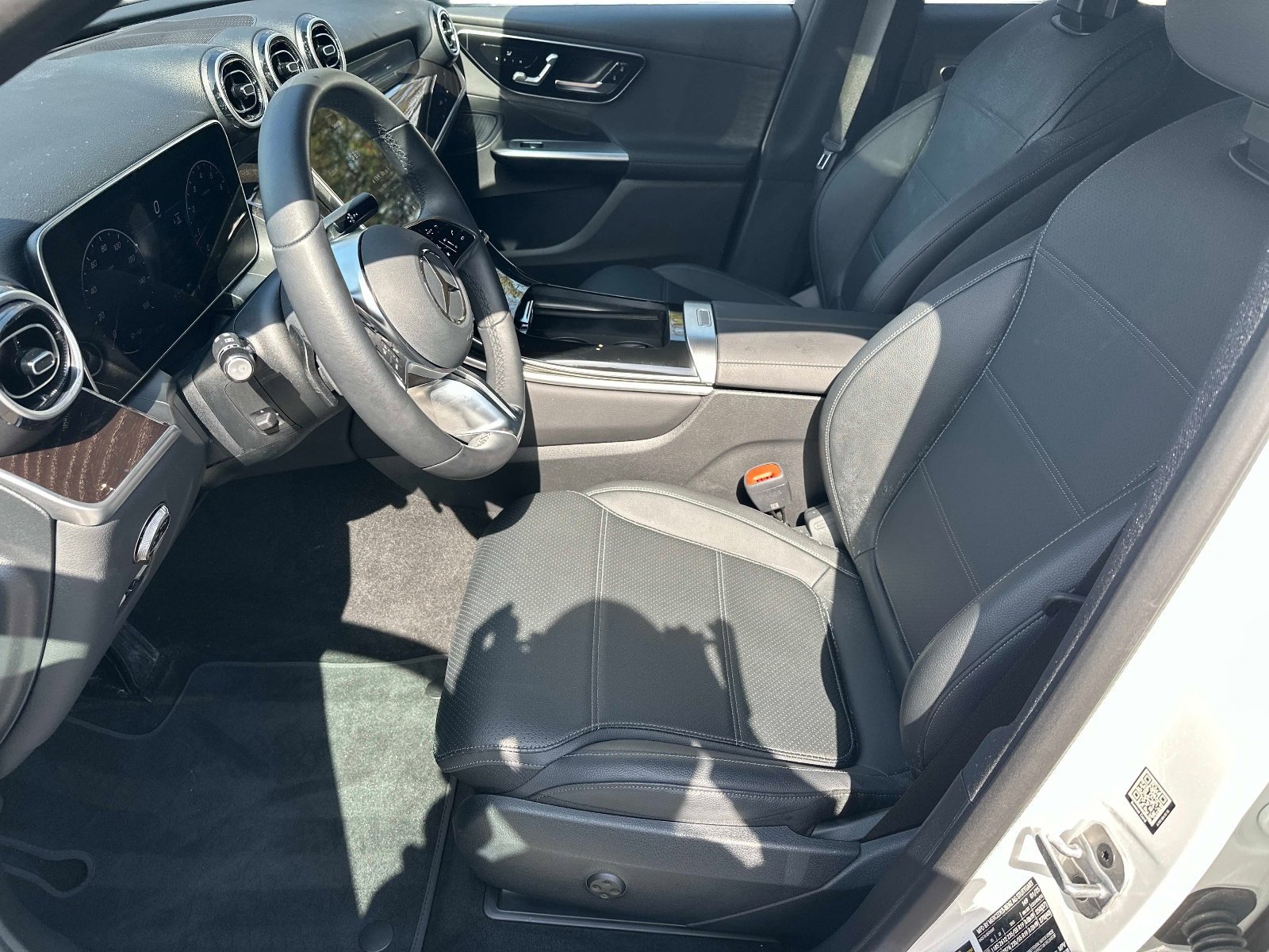Certified Used 2025 Polar White Mercedes-Benz GLC 300 image 18