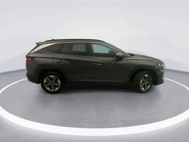 Used 2025 Gray Hyundai SEL image 5