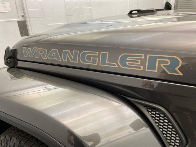 New 2026 Granite Crystal Metallic Clearcoat Jeep 85th Anniversary image 9